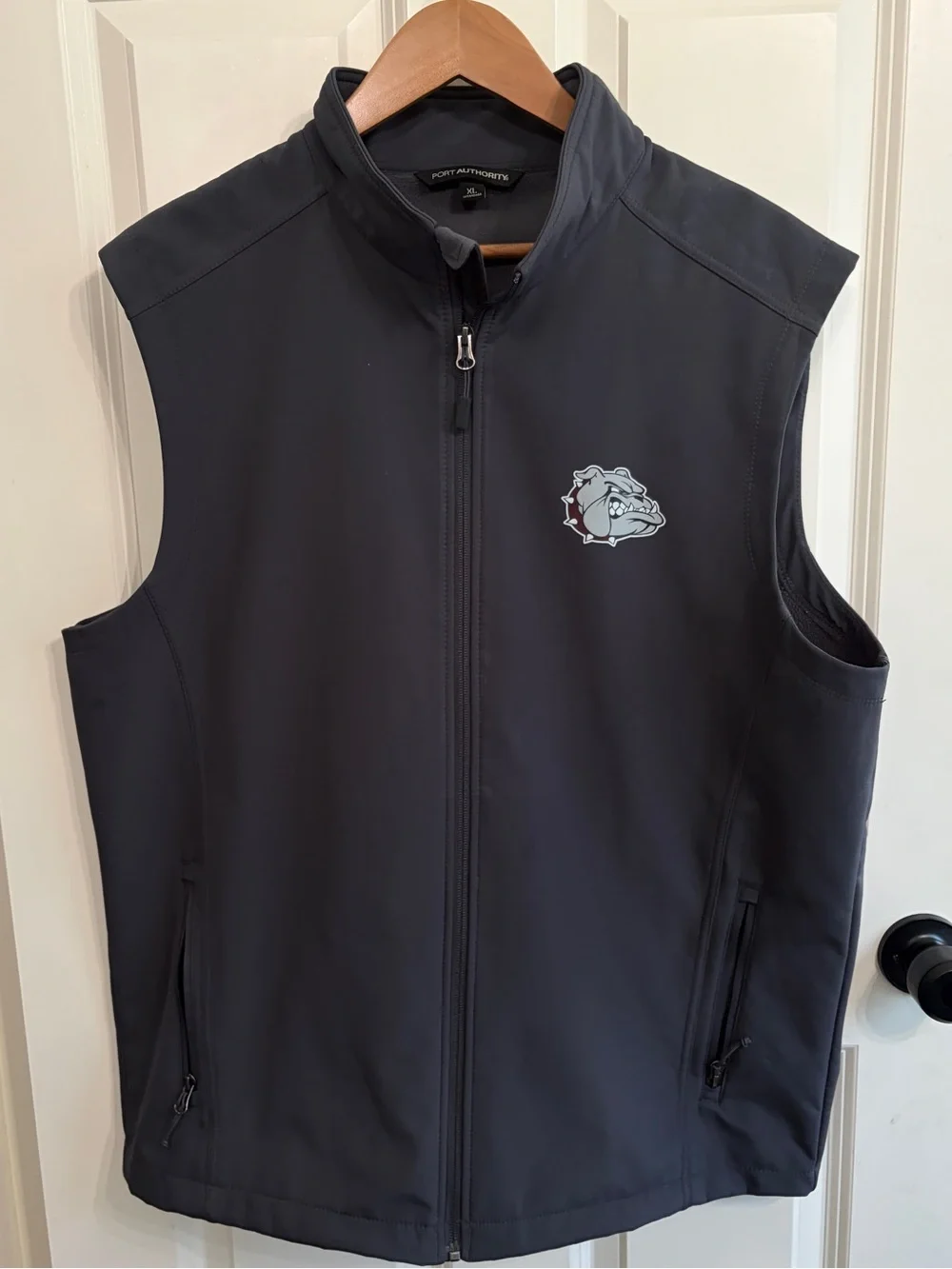 Like new size XL Bulldog vest by Port Authority. Perfect for layering. Warm.